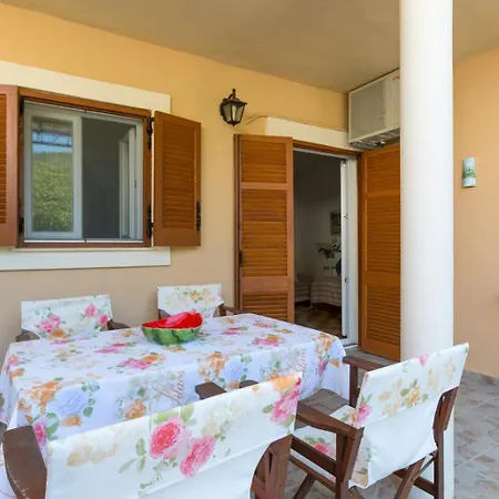 Διαμέρισμα Effie *